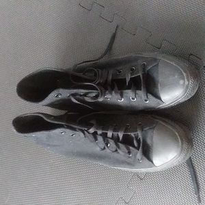 Converse high tops chuck taylors